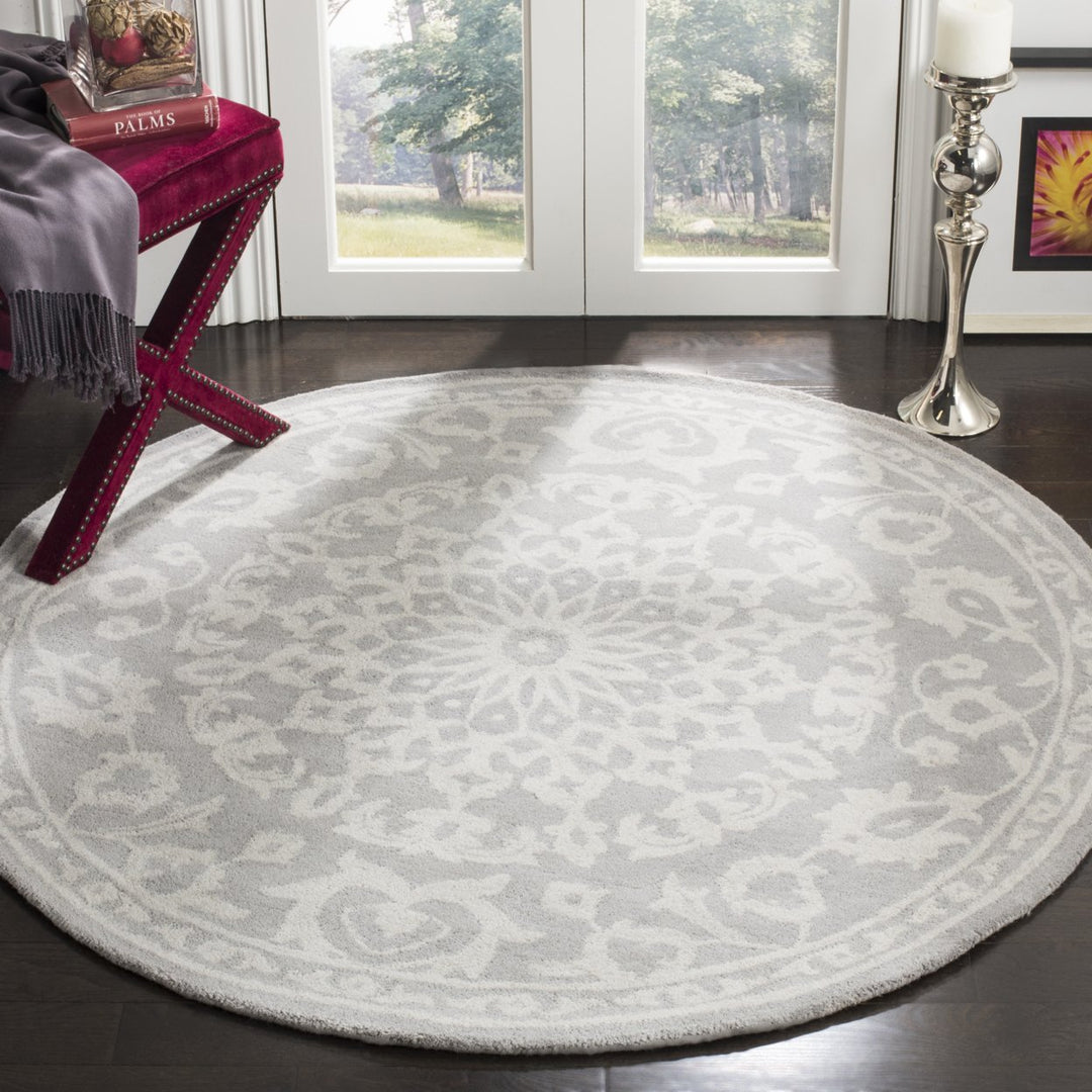 SAFAVIEH Bella BEL446A Handmade Grey / Silver Rug Image 2