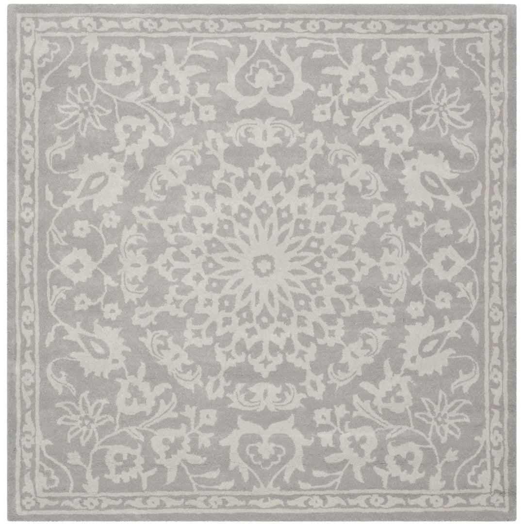 SAFAVIEH Bella BEL446A Handmade Grey / Silver Rug Image 1