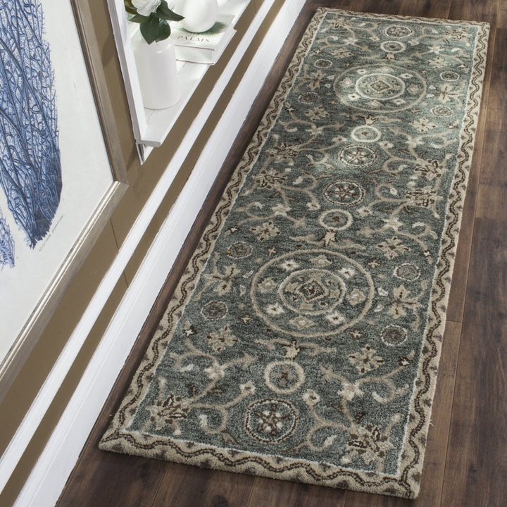 SAFAVIEH Bella BEL674A Handmade Grey / Taupe Rug Image 3