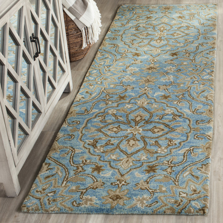 SAFAVIEH Bella BEL673C Handmade Blue / Taupe Rug Image 3