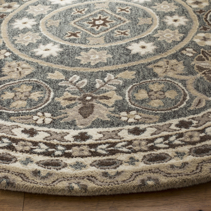 SAFAVIEH Bella BEL674A Handmade Grey / Taupe Rug Image 7