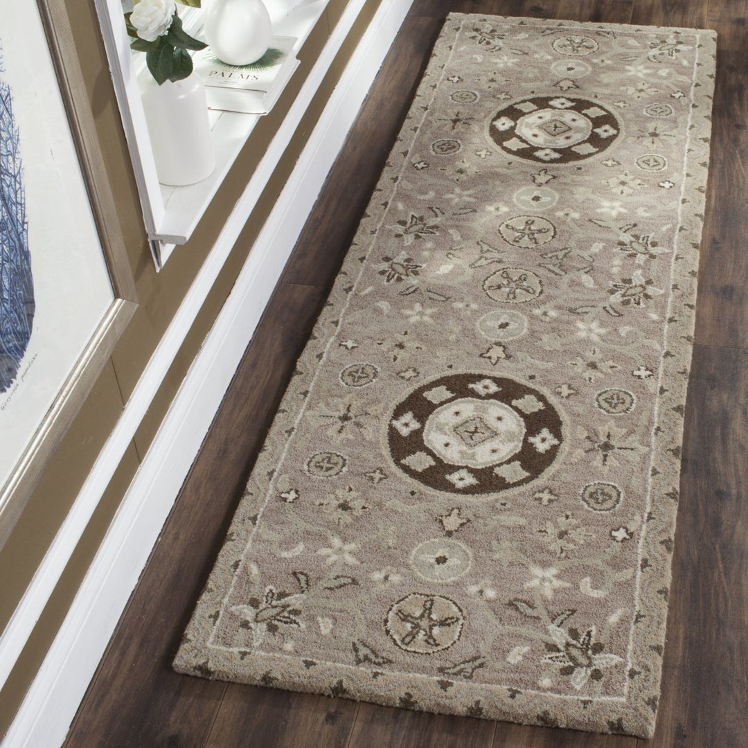 SAFAVIEH Bella BEL674B Handmade Taupe / Light Grey Rug Image 3