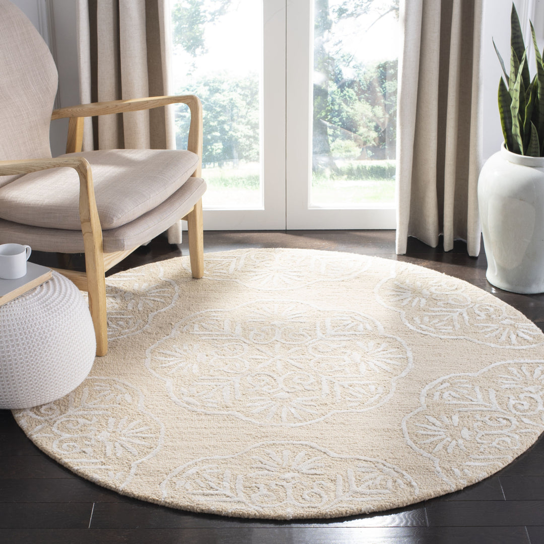 SAFAVIEH Bella BEL711A Handmade Beige / Ivory Rug Image 2