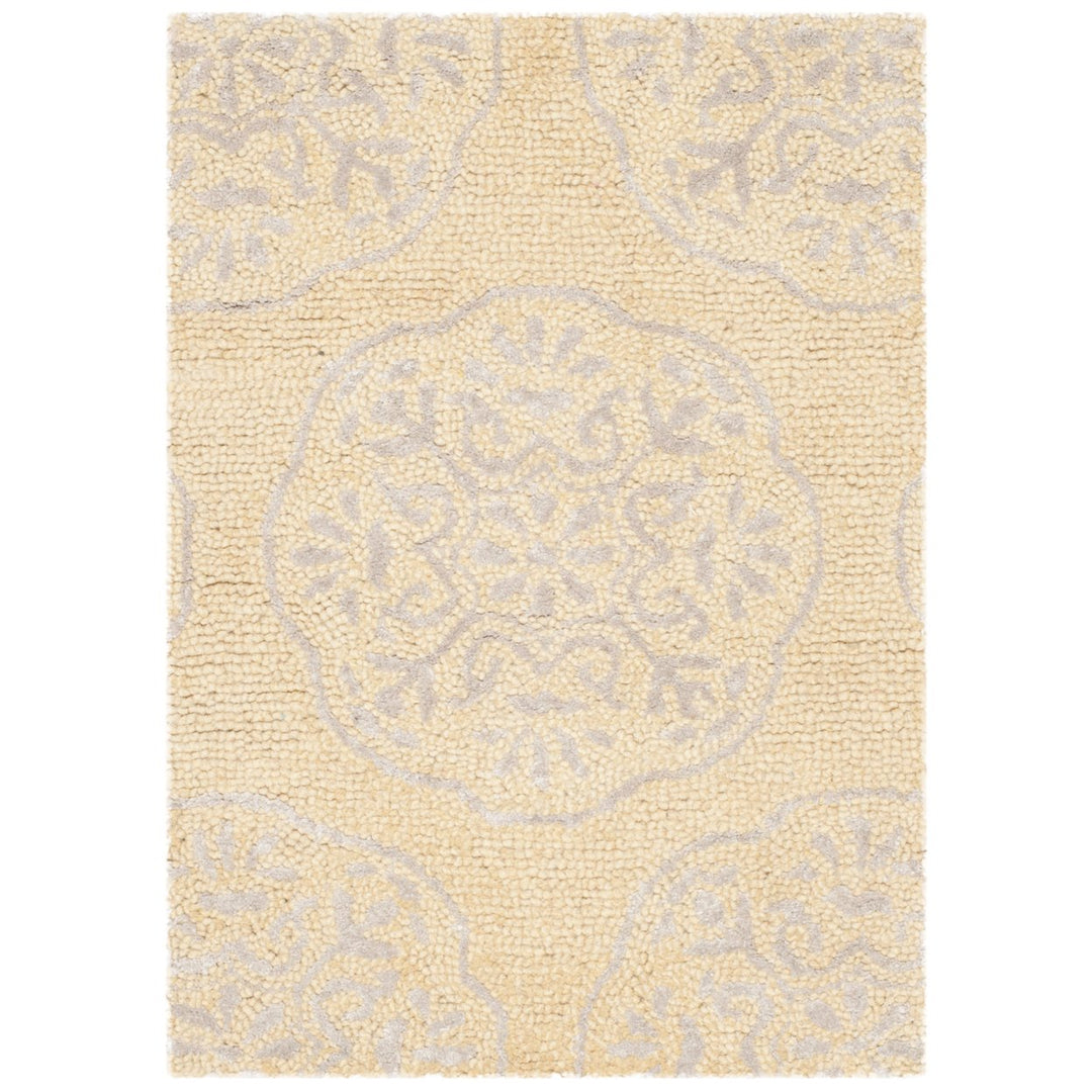 SAFAVIEH Bella BEL711B Handmade Beige / Silver Rug Image 1