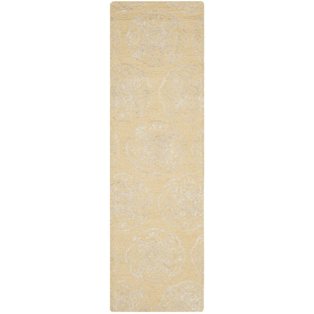 SAFAVIEH Bella BEL711B Handmade Beige / Silver Rug Image 1