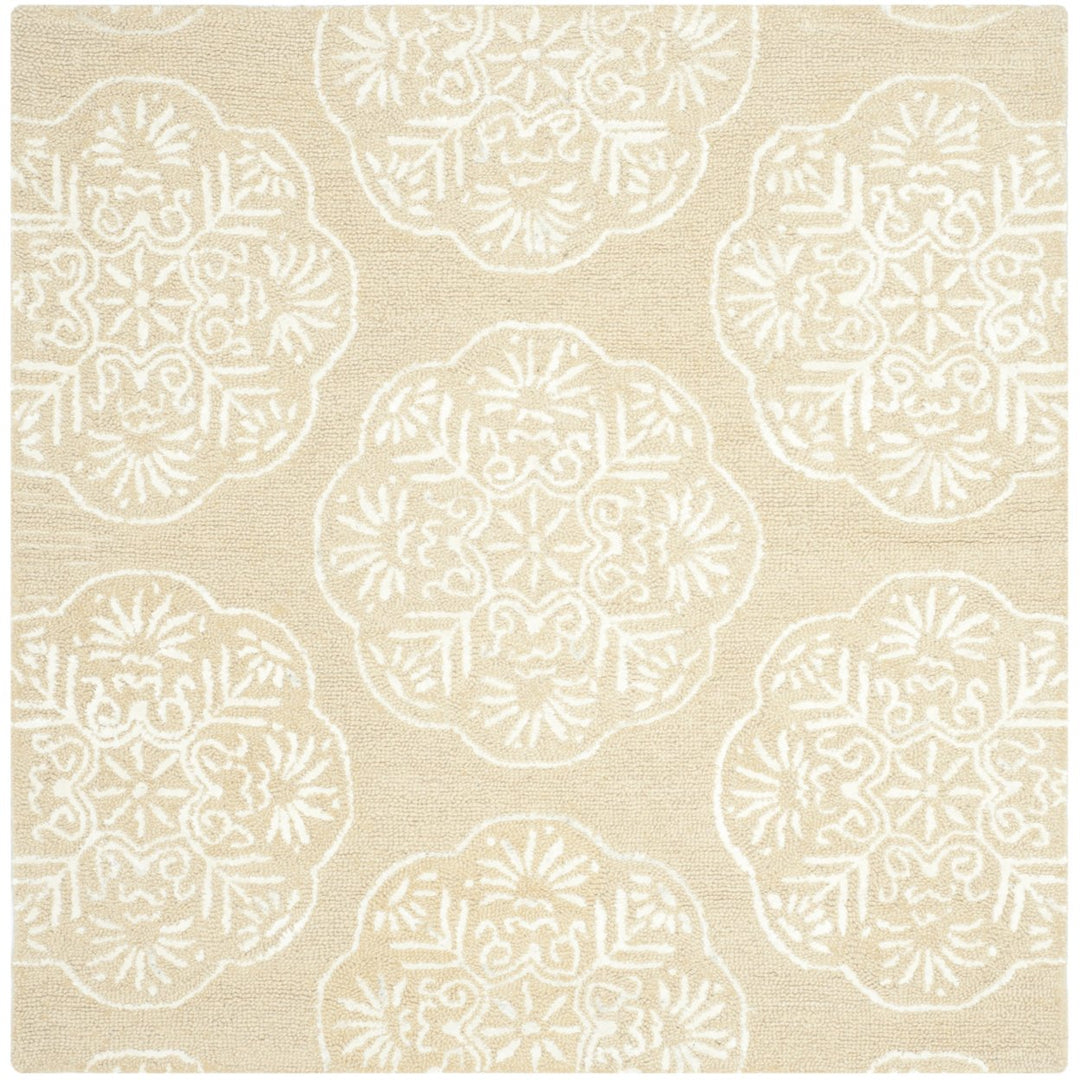 SAFAVIEH Bella BEL711A Handmade Beige / Ivory Rug Image 6