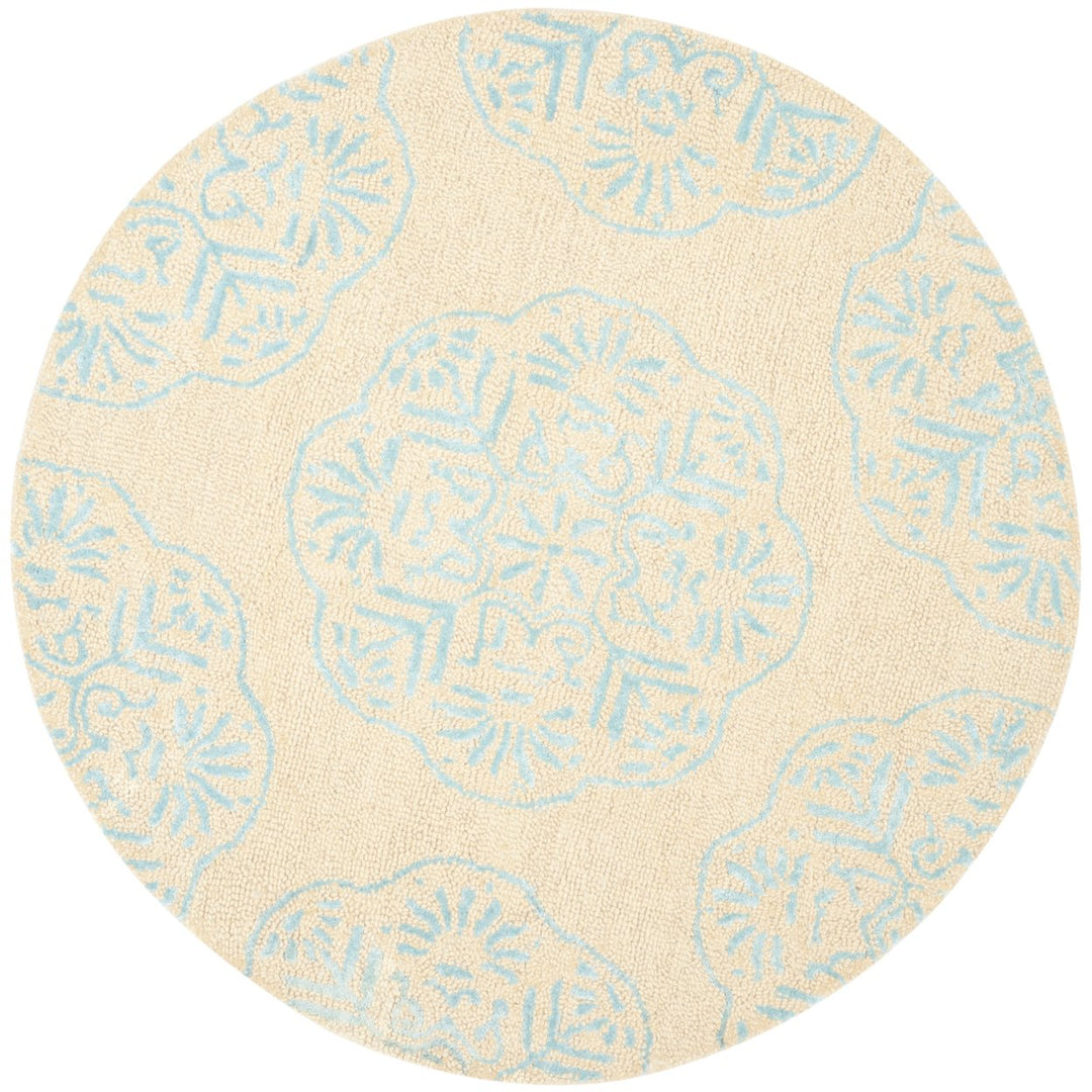 SAFAVIEH Bella BEL711C Handmade Beige / Blue Rug Image 7