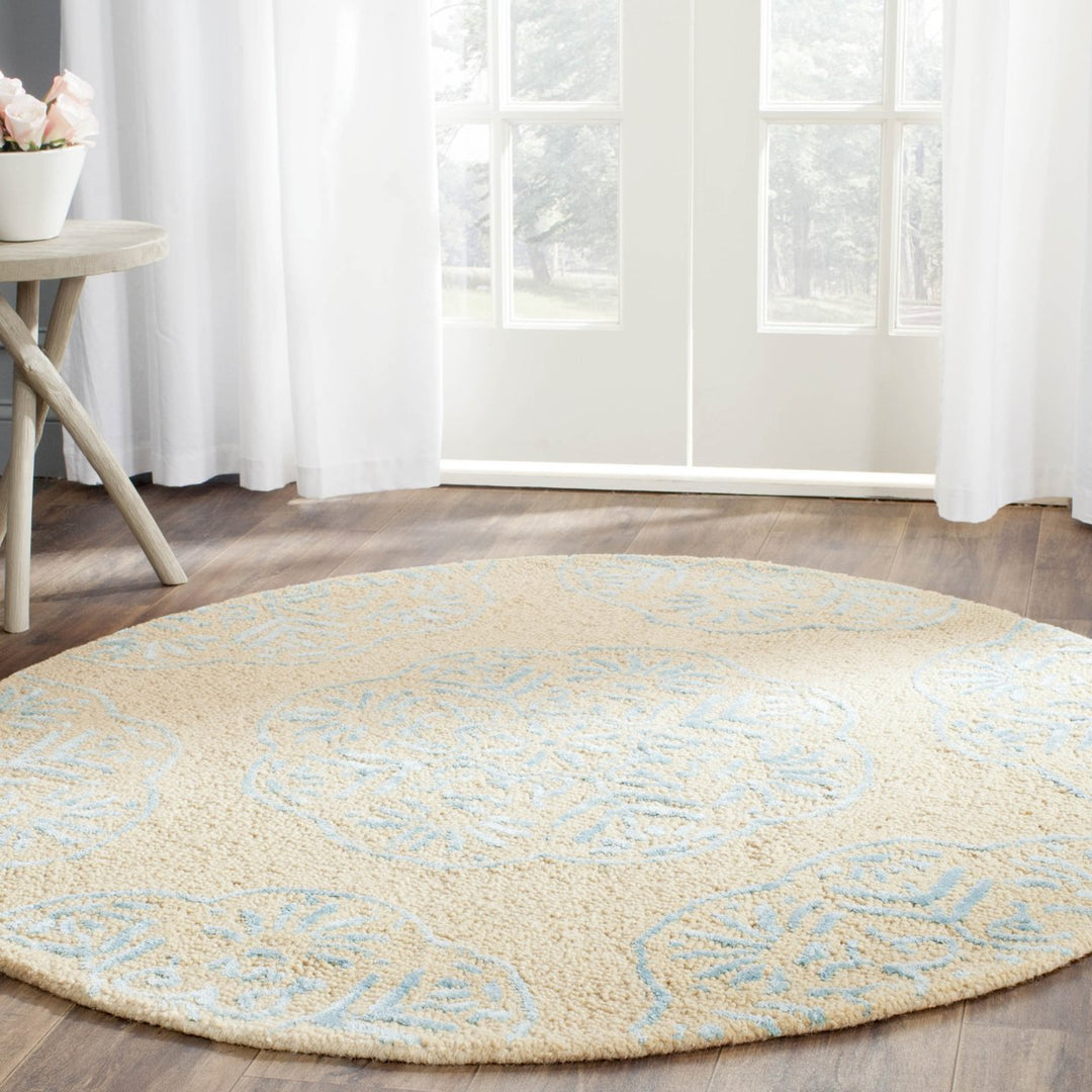 SAFAVIEH Bella BEL711C Handmade Beige / Blue Rug Image 10