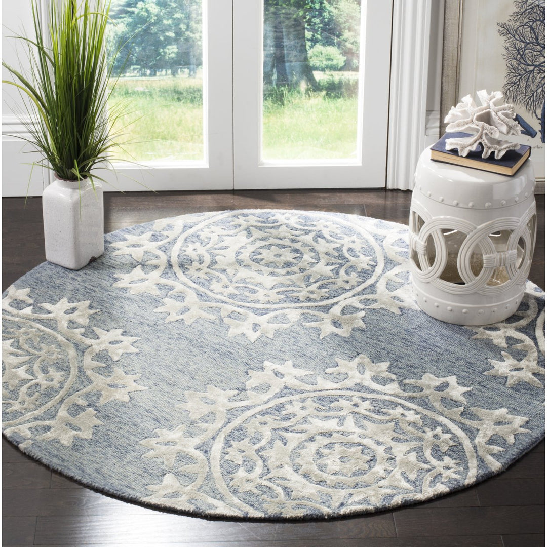 SAFAVIEH Bella Collection BEL914A Handmade Blue Rug Image 2