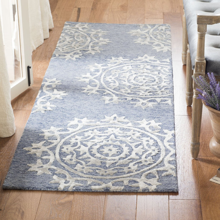 SAFAVIEH Bella Collection BEL914A Handmade Blue Rug Image 3