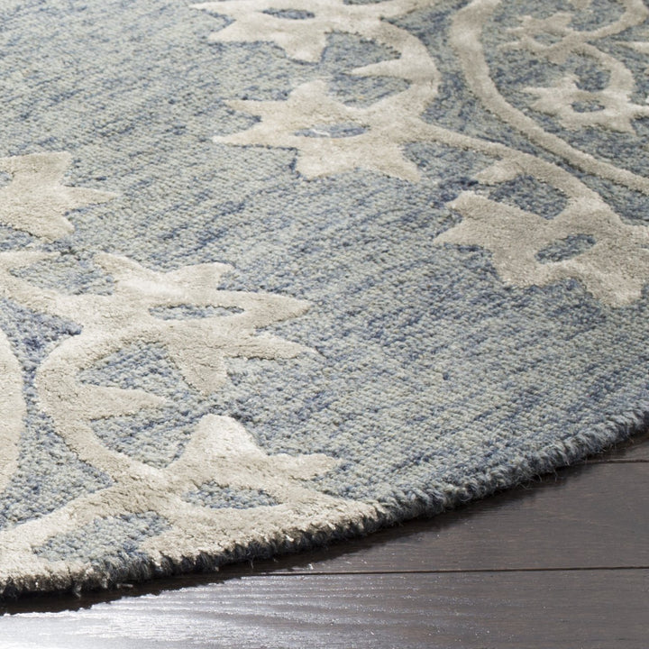 SAFAVIEH Bella Collection BEL914A Handmade Blue Rug Image 7