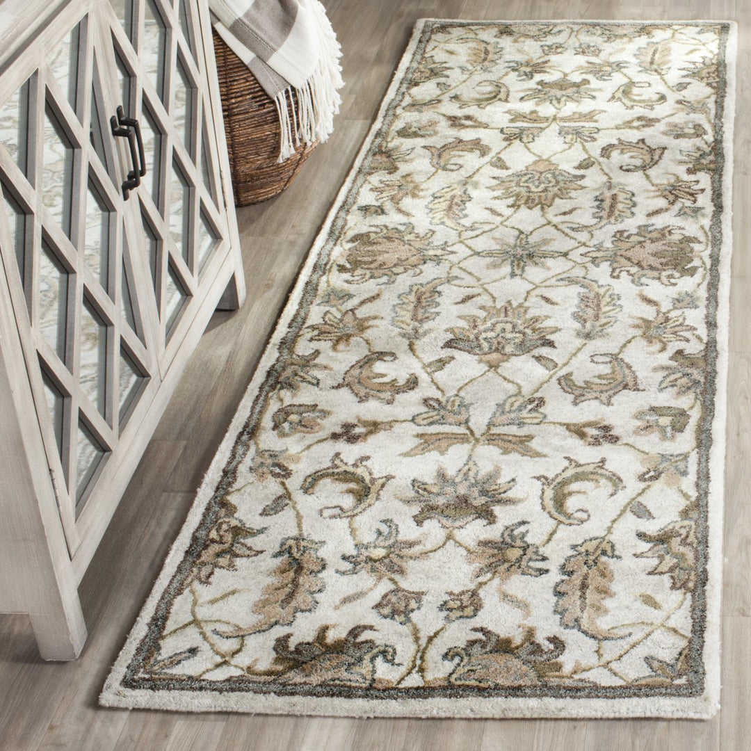 SAFAVIEH Bella BEL924A Handmade Ivory / Light Grey Rug Image 3