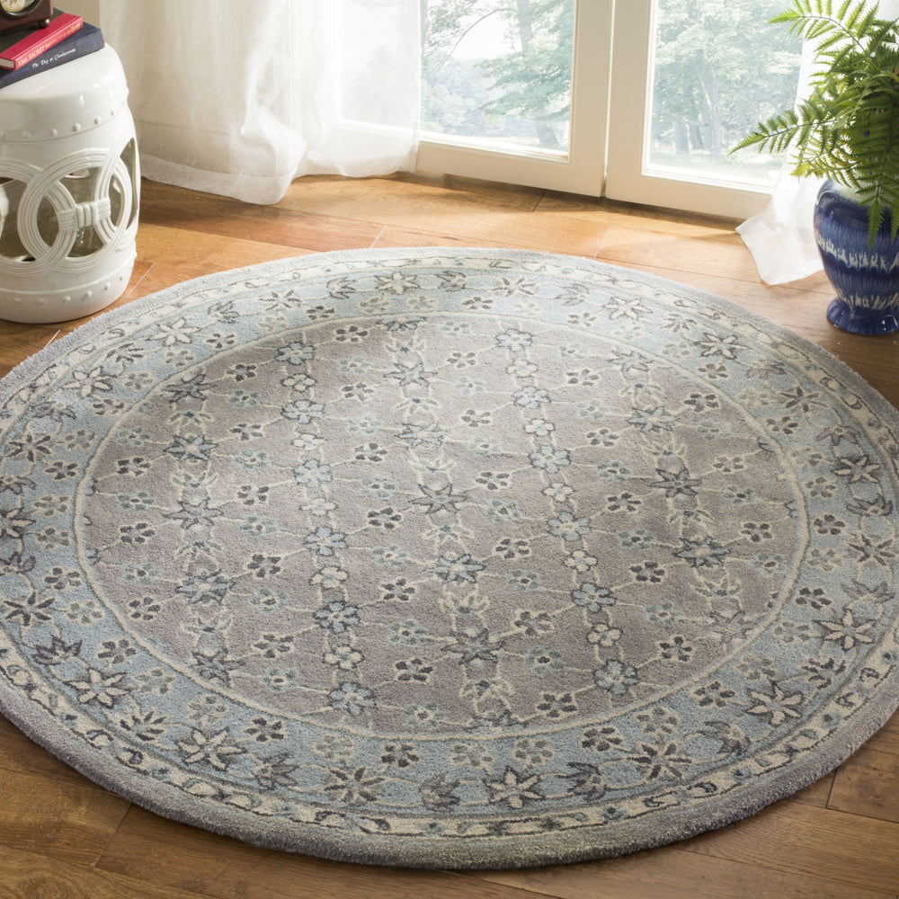 SAFAVIEH Bella BEL932A Handmade Silver / Light Blue Rug Image 2