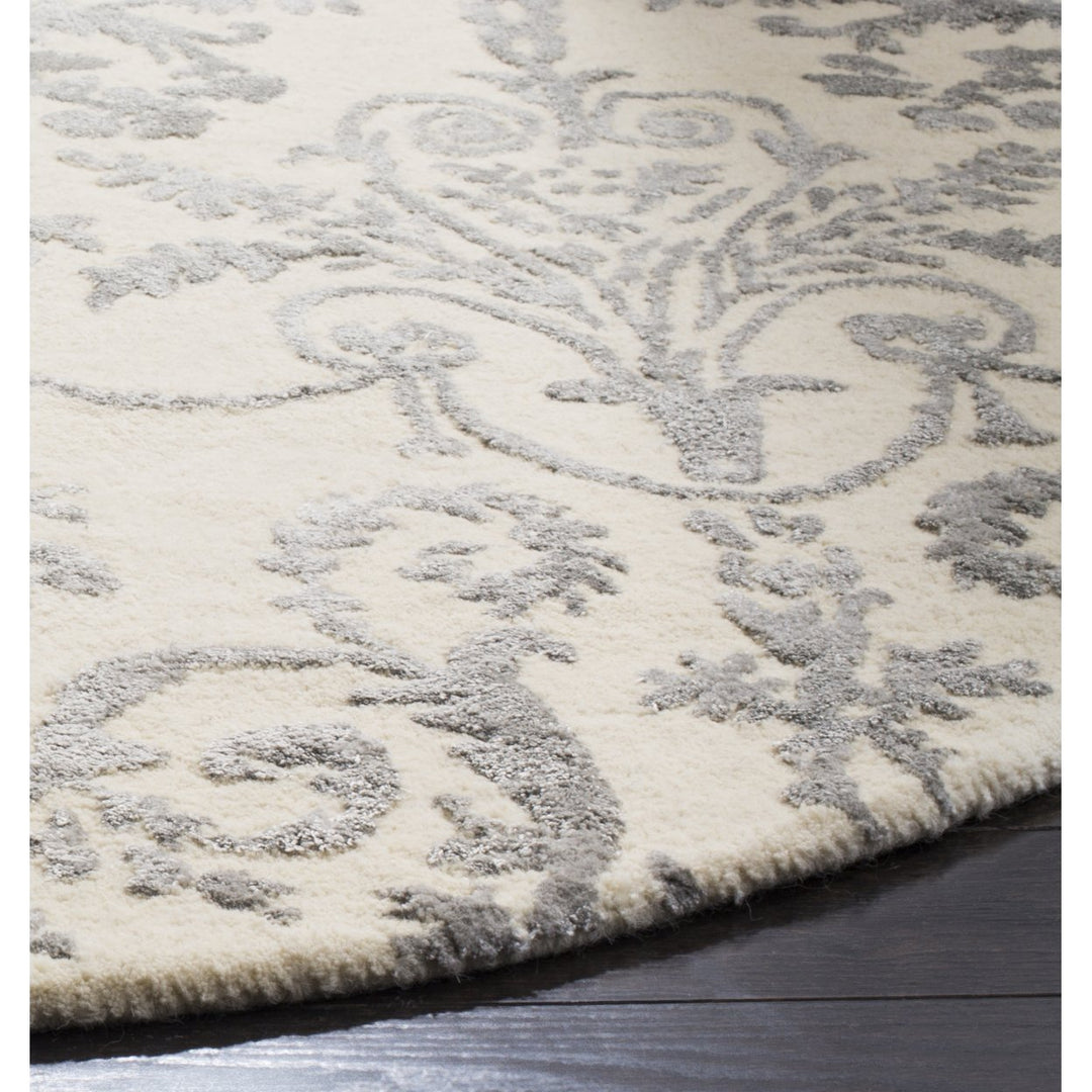 SAFAVIEH Bella BEL917A Handmade Ivory / Grey Rug Image 7