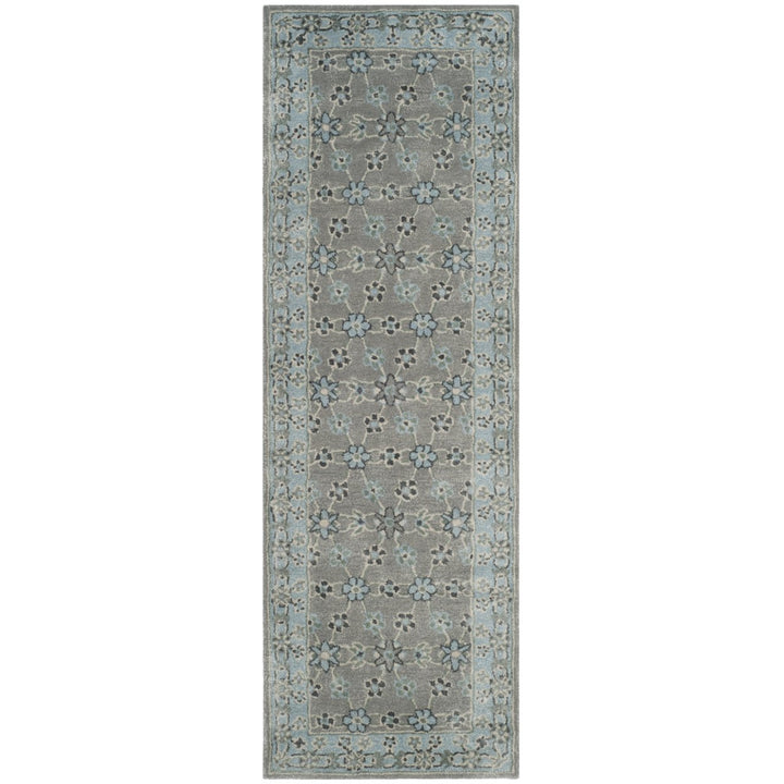 SAFAVIEH Bella BEL932A Handmade Silver / Light Blue Rug Image 1