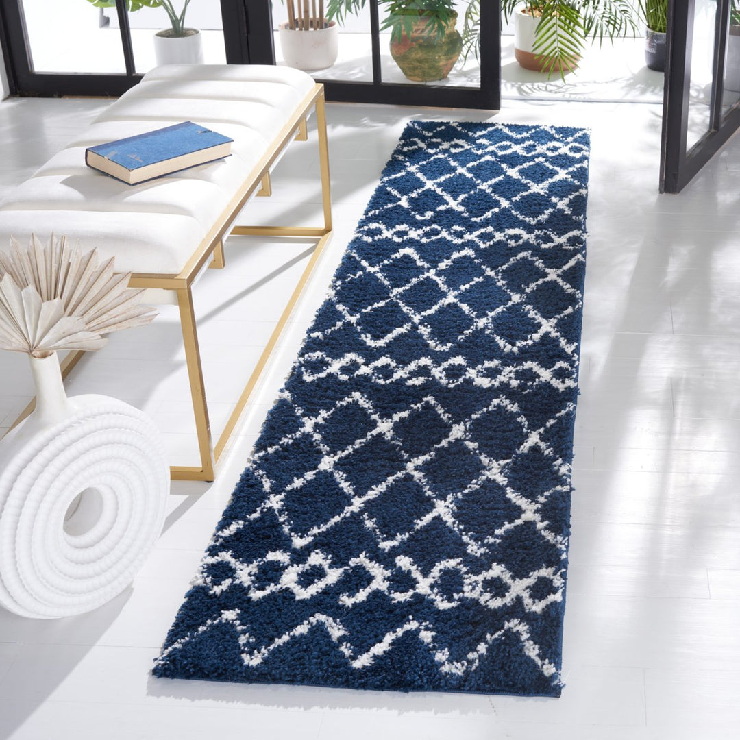 SAFAVIEH Berber Shag Collection BER165N Navy / Ivory Rug Image 3