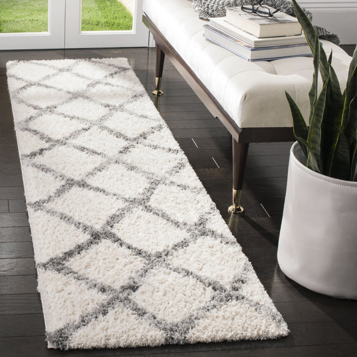 SAFAVIEH Berber Shag Collection BER215B Ivory / Grey Rug Image 3