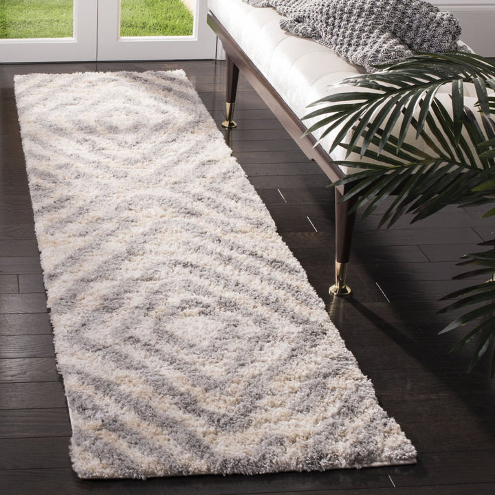 SAFAVIEH Berber Shag Collection BER218A Cream / Grey Rug Image 10