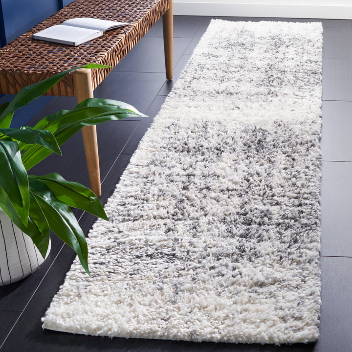 SAFAVIEH Berber Shag BER418H Charcoal / Grey Rug Image 3