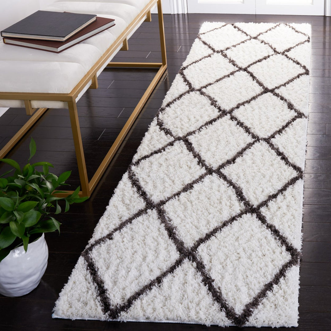 SAFAVIEH Berber Shag Collection BER522F Ivory / Grey Rug Image 3