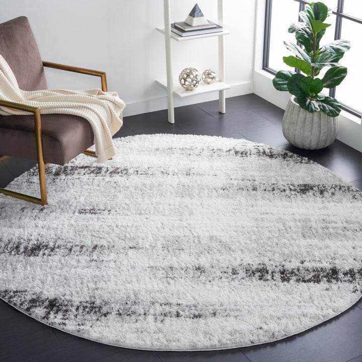 SAFAVIEH Berber Shag BER551F Grey / Dark Grey Rug Image 2