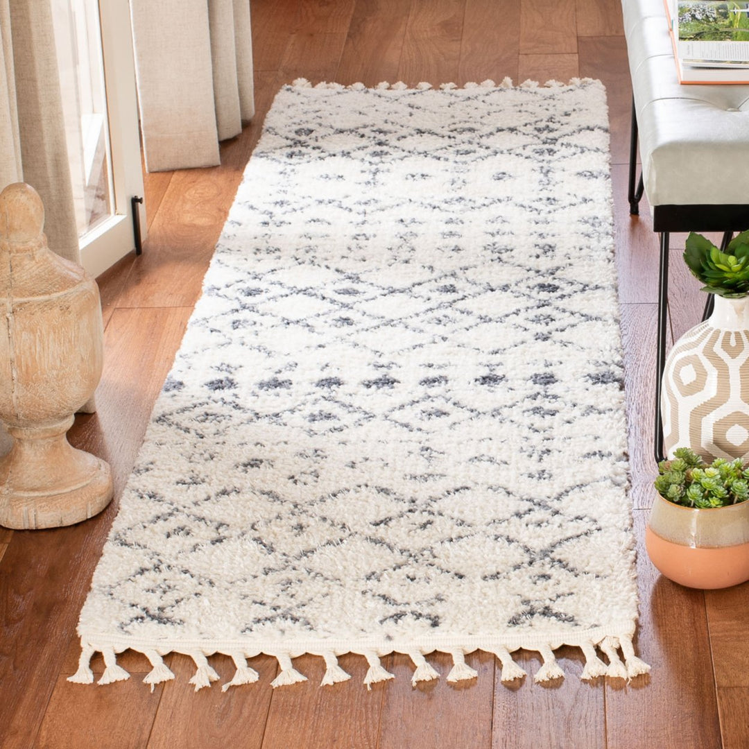 SAFAVIEH Berber Shag BFG516A Cream / Dark Grey Rug Image 3