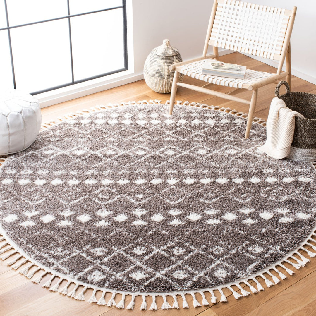 SAFAVIEH Berber Fringe Shag BFG516T Brown / Ivory Rug Image 2