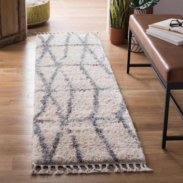 SAFAVIEH Berber Fringe Shag BFG605A Cream / Grey Rug Image 2