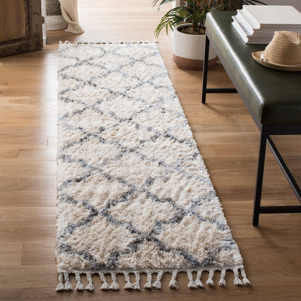 SAFAVIEH Berber Fringe Shag BFG627A Cream / Grey Rug Image 2