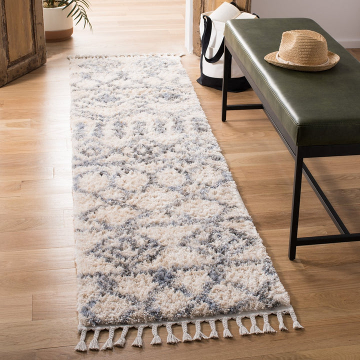 SAFAVIEH Berber Fringe Shag BFG626A Cream / Grey Rug Image 2