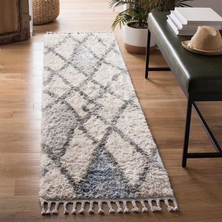 SAFAVIEH Berber Fringe Shag BFG628A Cream / Blue Rug Image 2