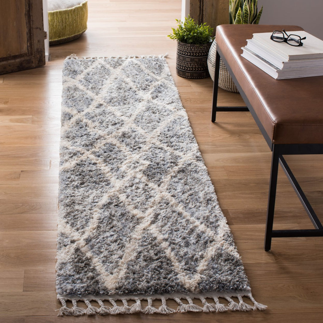 SAFAVIEH Berber Shag BFG628M Dark Grey / Cream Rug Image 2