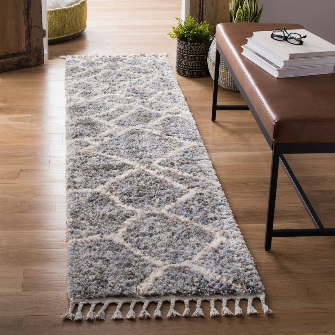 SAFAVIEH Berber Fringe Shag BFG629F Grey / Cream Rug Image 2