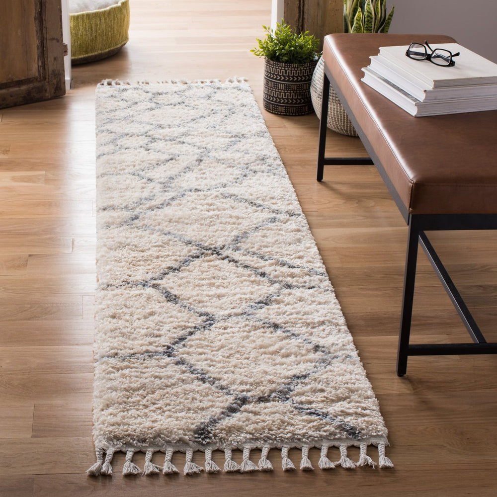 SAFAVIEH Berber Fringe Shag BFG629A Cream / Grey Rug Image 2