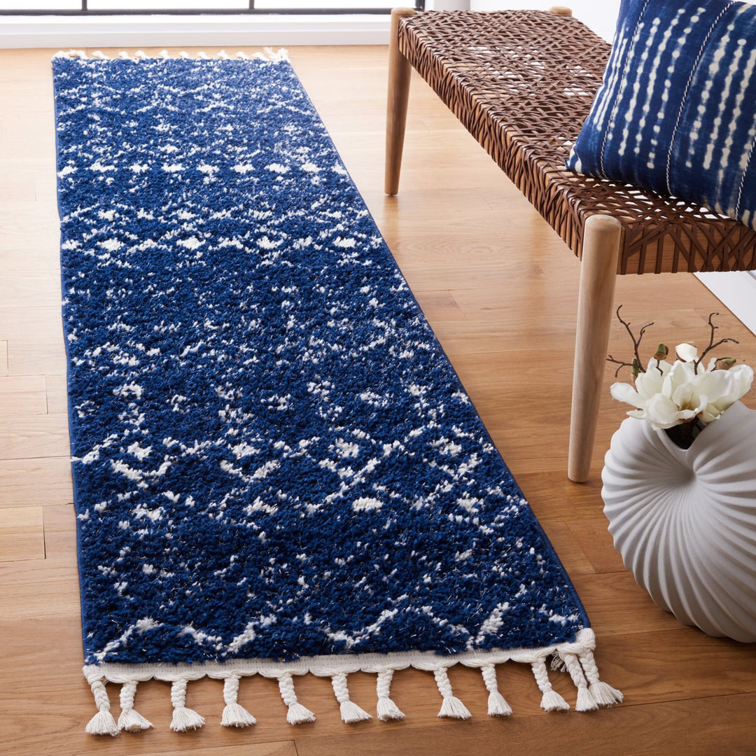 SAFAVIEH Berber Fringe Shag BFG516N Navy / Ivory Rug Image 3