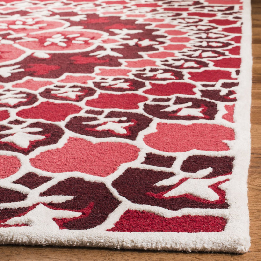 SAFAVIEH Bellagio BLG610K Handmade Red / Ivory Rug Image 10