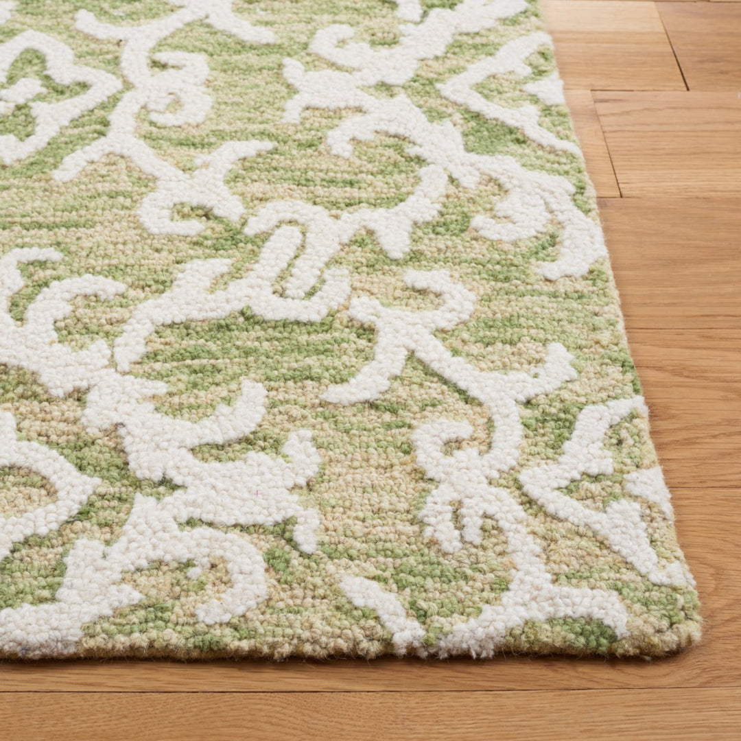 SAFAVIEH Blossom BLM104W Handmade Light Green /Ivory Rug Image 6