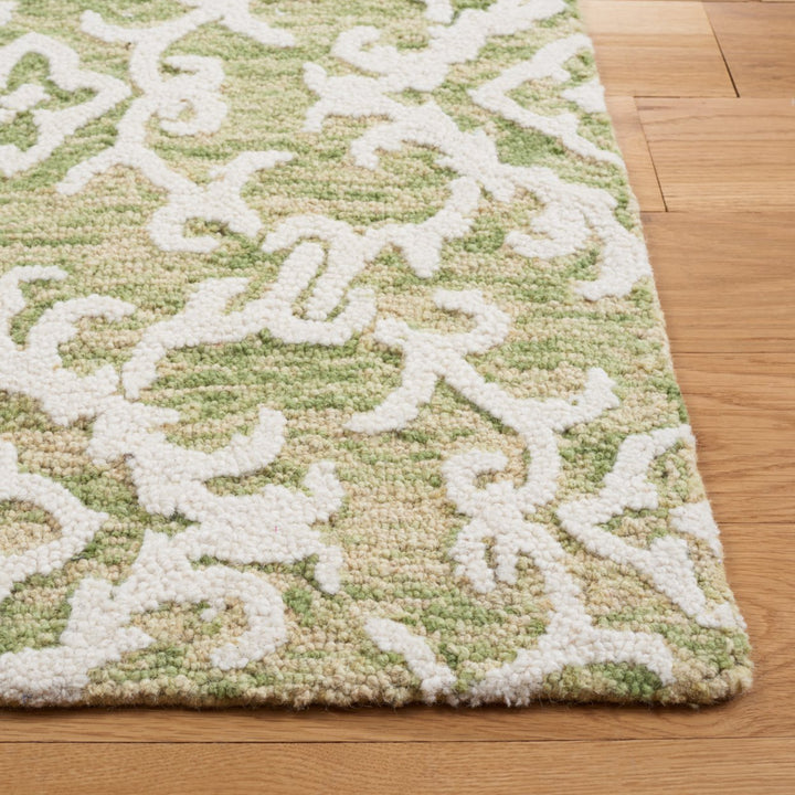 SAFAVIEH Blossom BLM104W Handmade Light Green /Ivory Rug Image 6