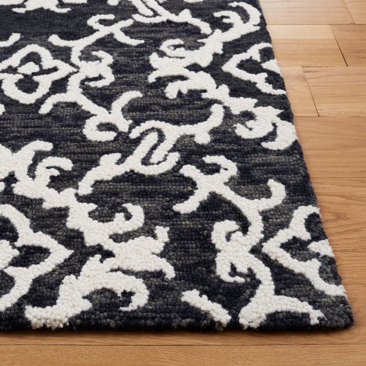 SAFAVIEH Blossom BLM104Z Handmade Black / Ivory Rug Image 6