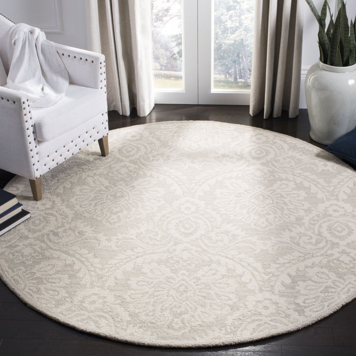 SAFAVIEH Blossom BLM106G Handmade Silver / Ivory Rug Image 2