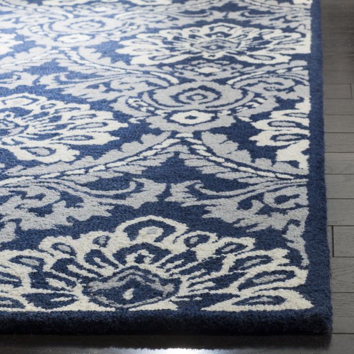 SAFAVIEH Blossom BLM106B Handmade Navy / Ivory Rug Image 7