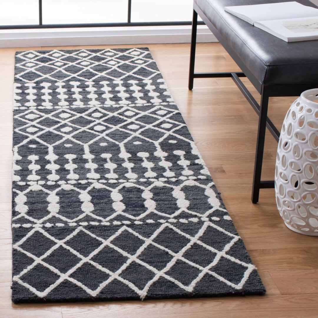 SAFAVIEH Blossom BLM115Z Handmade Black / Ivory Rug Image 9