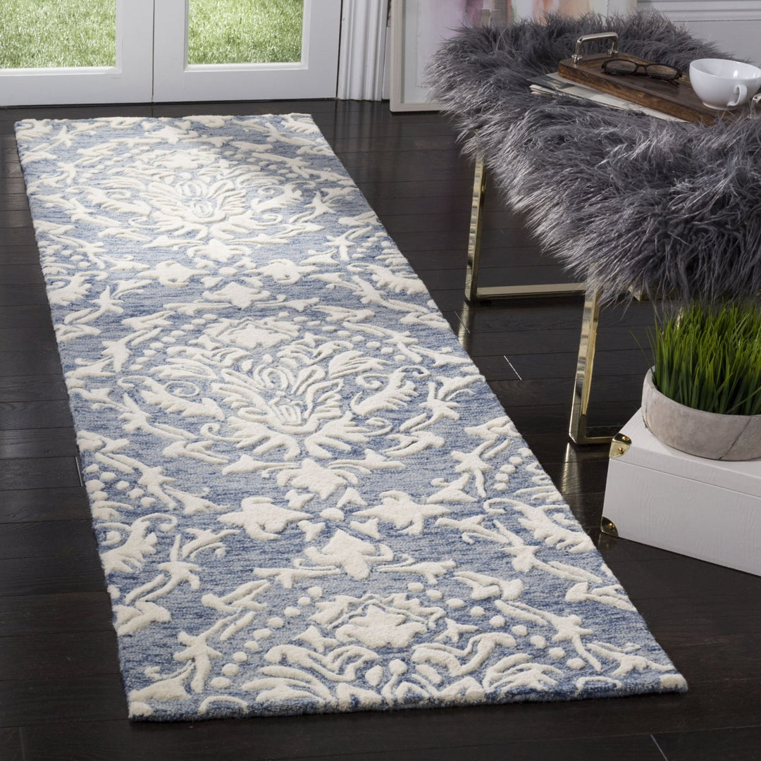 SAFAVIEH Blossom BLM107B Handmade Blue / Ivory Rug Image 3