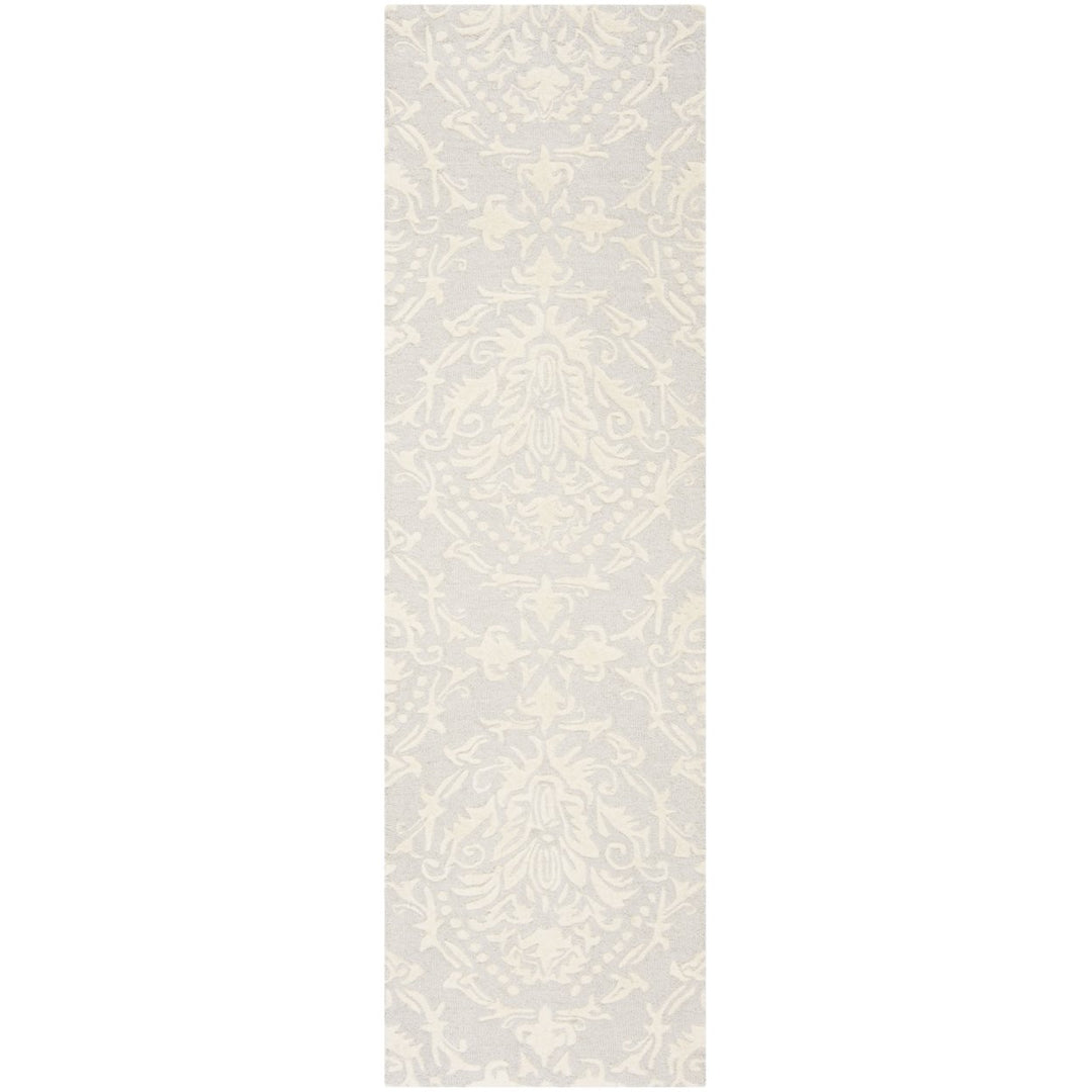 SAFAVIEH Blossom BLM107A Handmade Light Grey / Ivory Rug Image 4