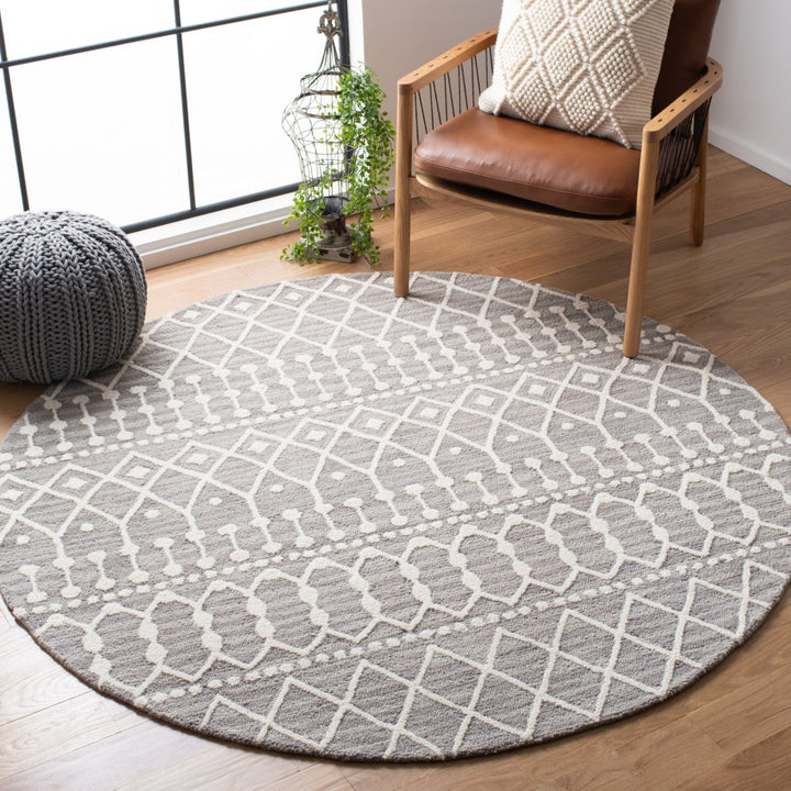 SAFAVIEH Blossom BLM115F Handmade Grey / Ivory Rug Image 10