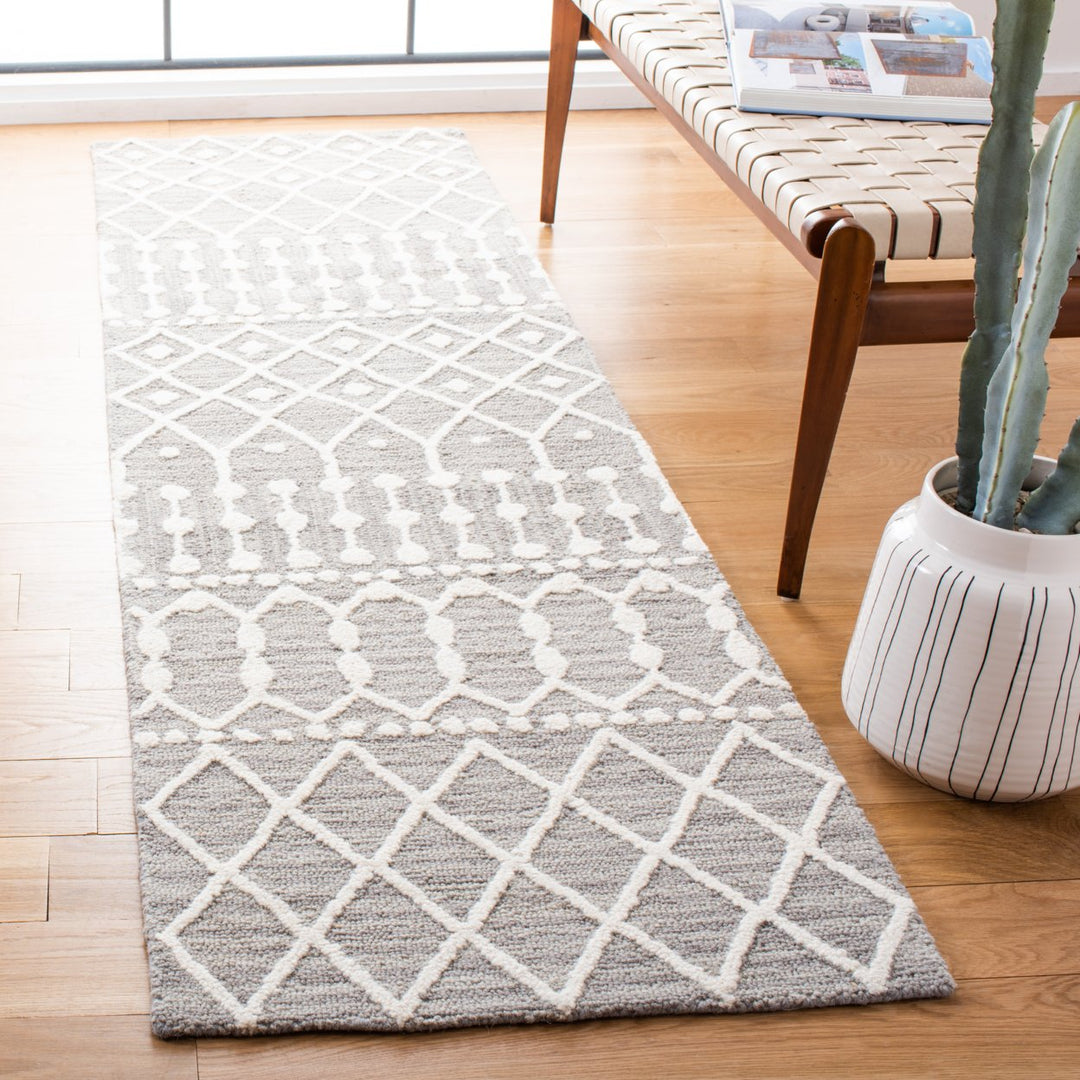 SAFAVIEH Blossom BLM115F Handmade Grey / Ivory Rug Image 11