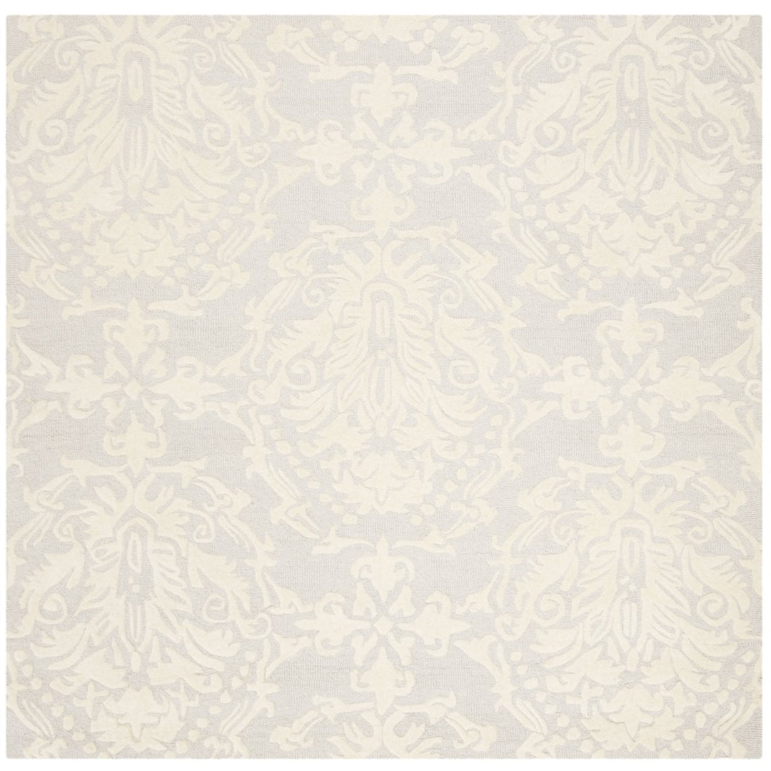 SAFAVIEH Blossom BLM107A Handmade Light Grey / Ivory Rug Image 1