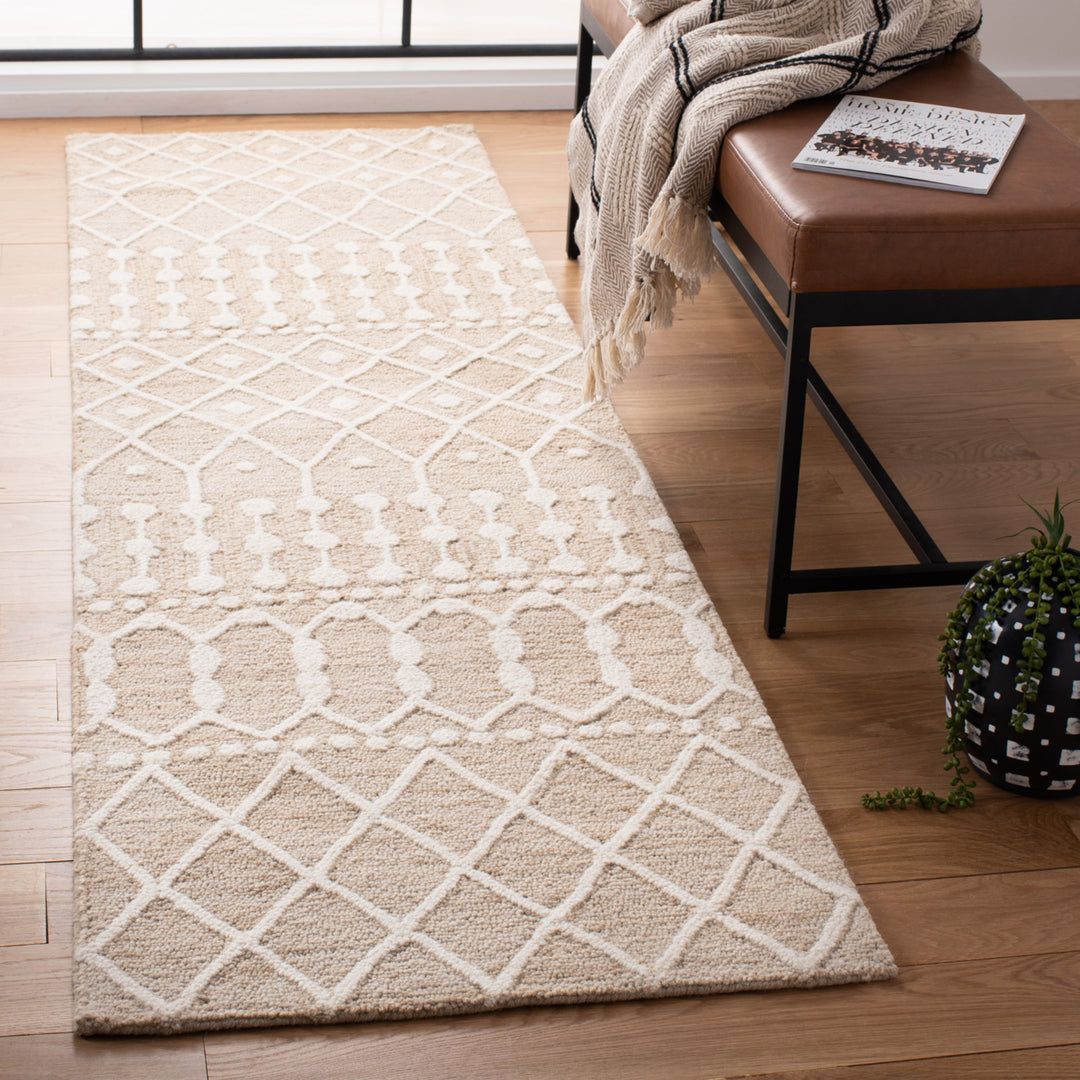 SAFAVIEH Blossom BLM115B Handmade Beige / Ivory Rug Image 11