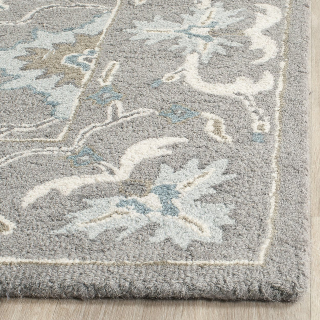 SAFAVIEH Blossom Collection BLM218A Handmade Grey Rug Image 4