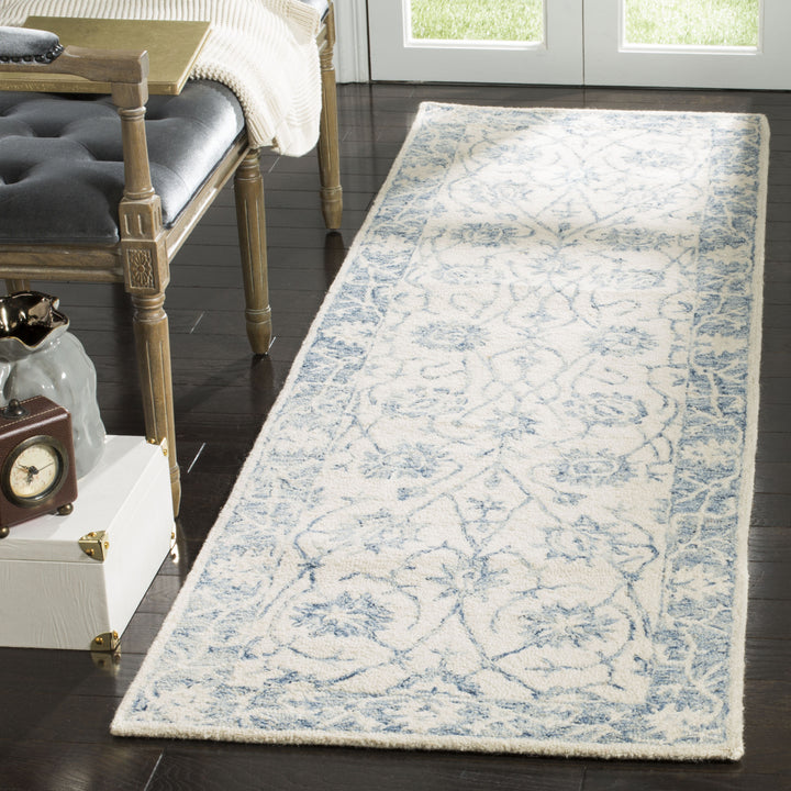 SAFAVIEH Blossom BLM351A Handmade Ivory / Blue Rug Image 3